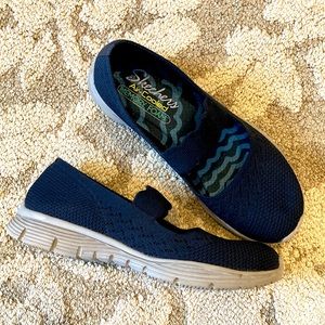 Skechers crocheted Air-Cooled Memory Foam shoes -New without tags!